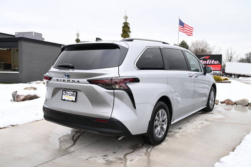 2025 Toyota Sienna XLE 8-Passenger
