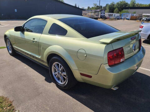 2005 Ford Mustang V6 Deluxe
