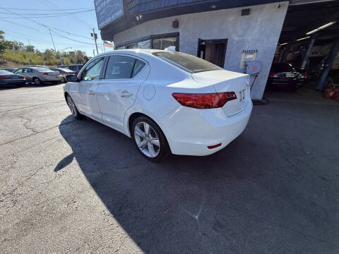 2013 Acura ILX 2.0L w/Premium