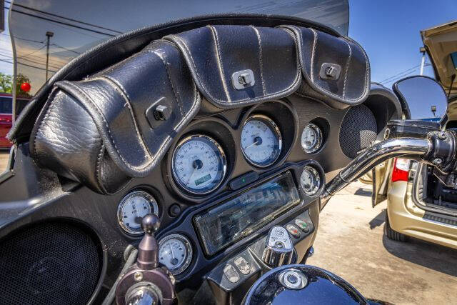 2011 Harley-Davidson FLHXI