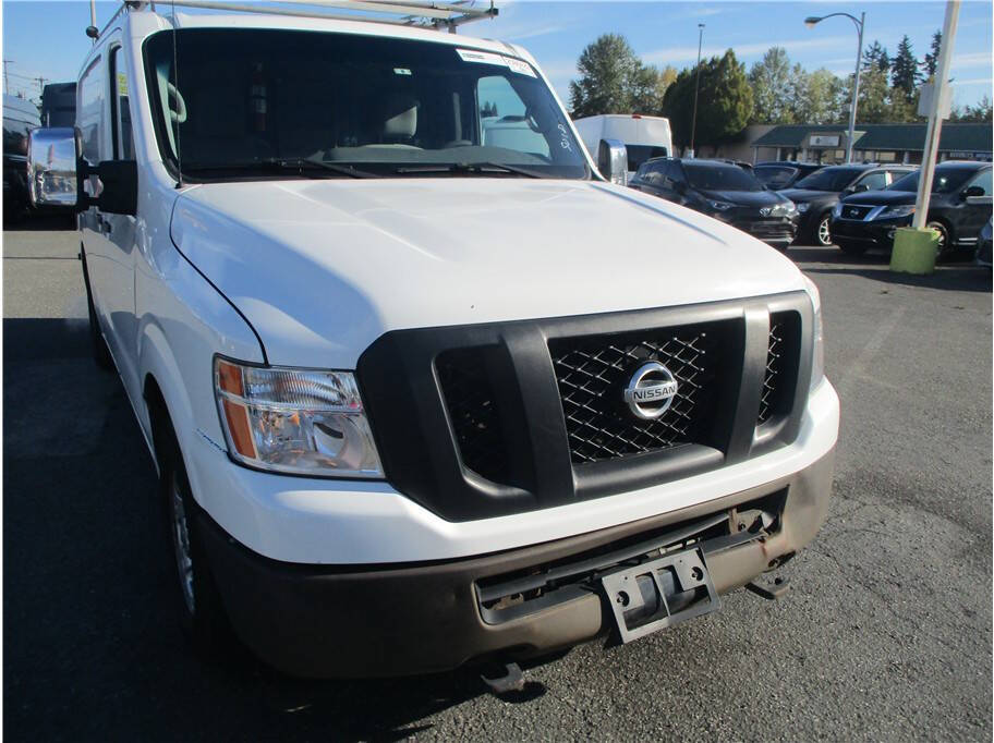 2016-nissan-nv-sv-van-3d.jpg