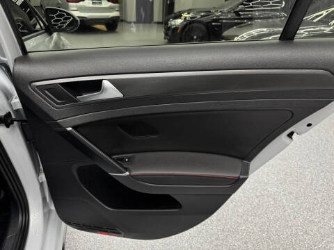 2020 Volkswagen Golf GTI SE