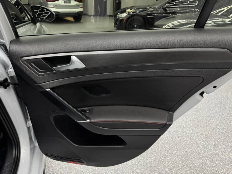 2020 Volkswagen Golf GTI SE