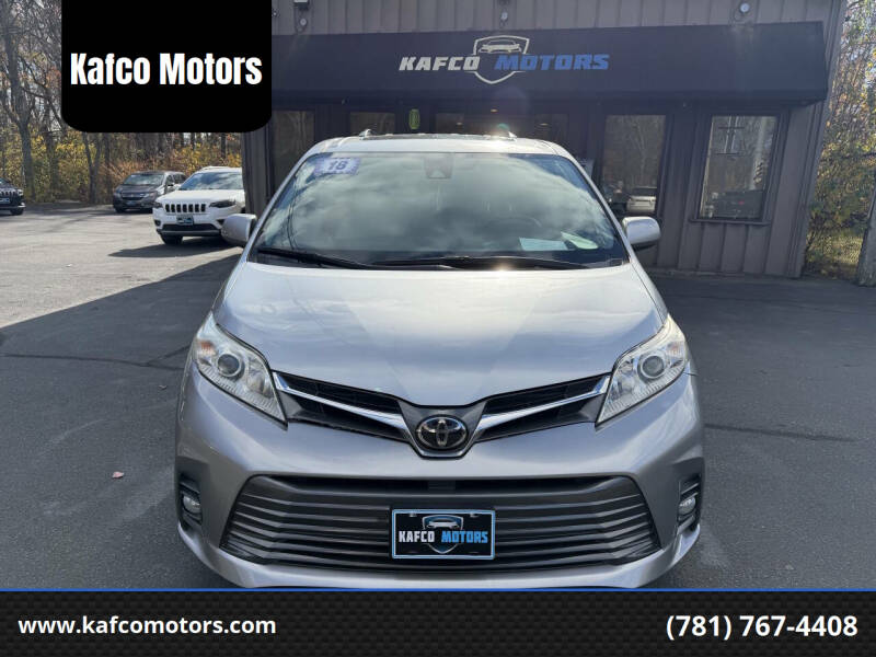 2018 Toyota Sienna XLE's photo