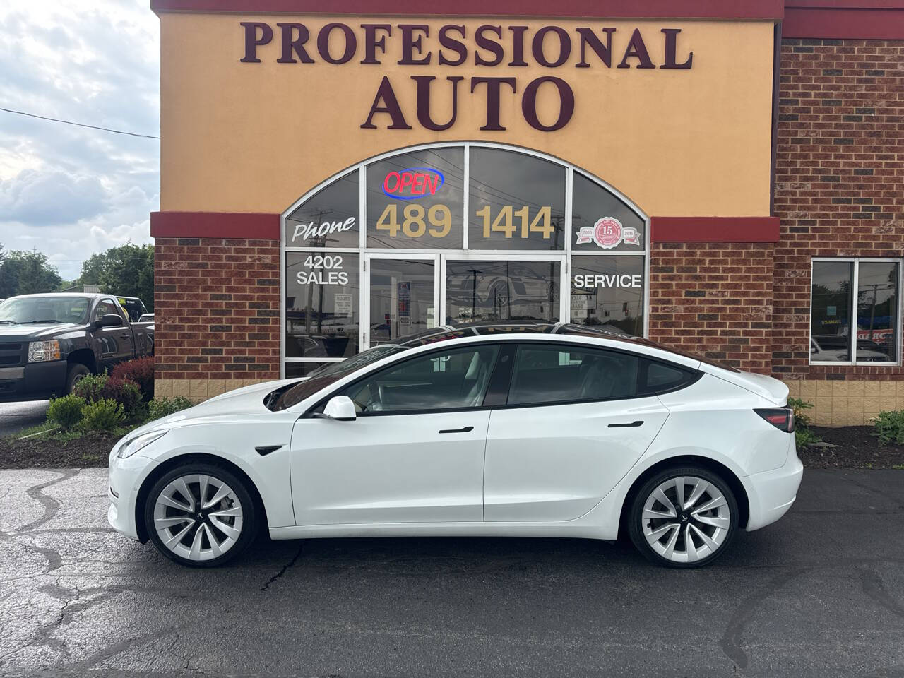 White 2022 Tesla Model 3 Base 4dr Sedan 1