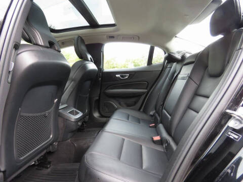 2022 Volvo S60 B5 Momentum