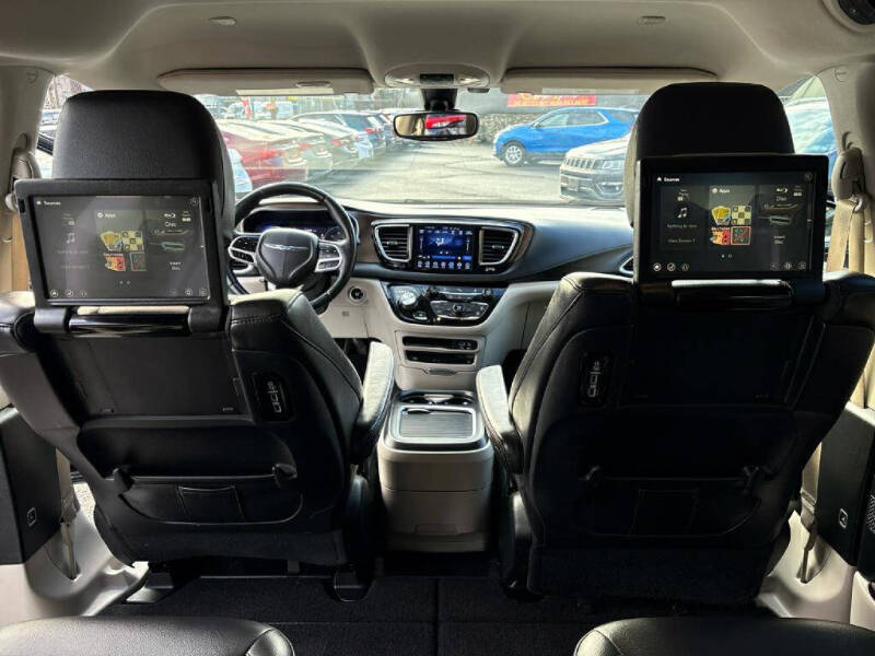2017 Chrysler Pacifica Touring-L Plus