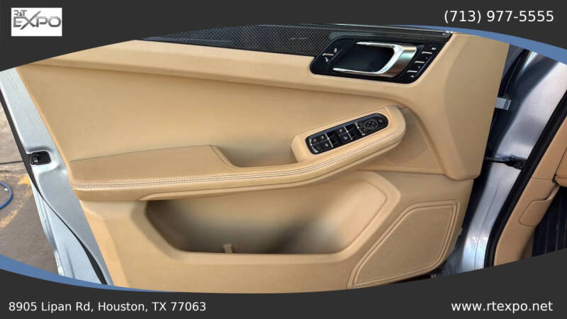 2015 Porsche Macan Turbo