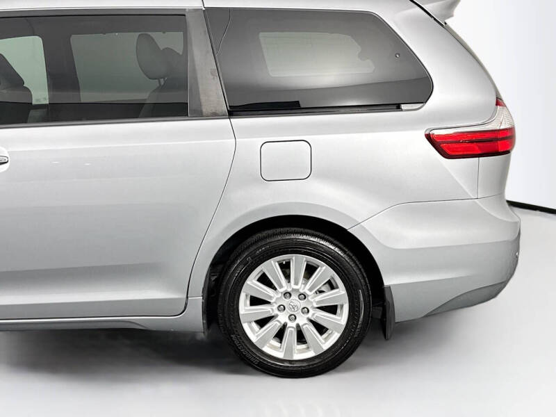 2017 Toyota Sienna Limited Premium 7-Passenger