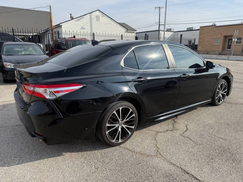 2020 Toyota Camry SE