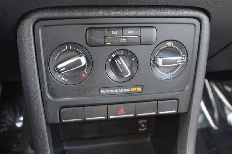 2013 Volkswagen Beetle 2.5L Entry PZEV