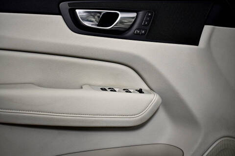 2022 Volvo XC60 B5 Momentum