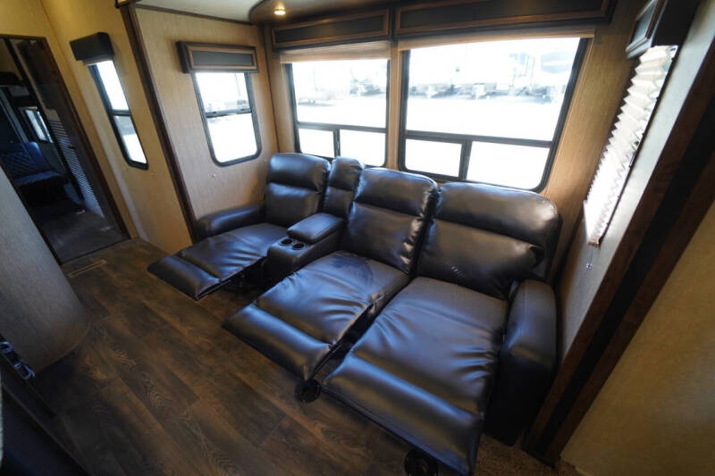 2017 Cruiser RV Stryker 3010