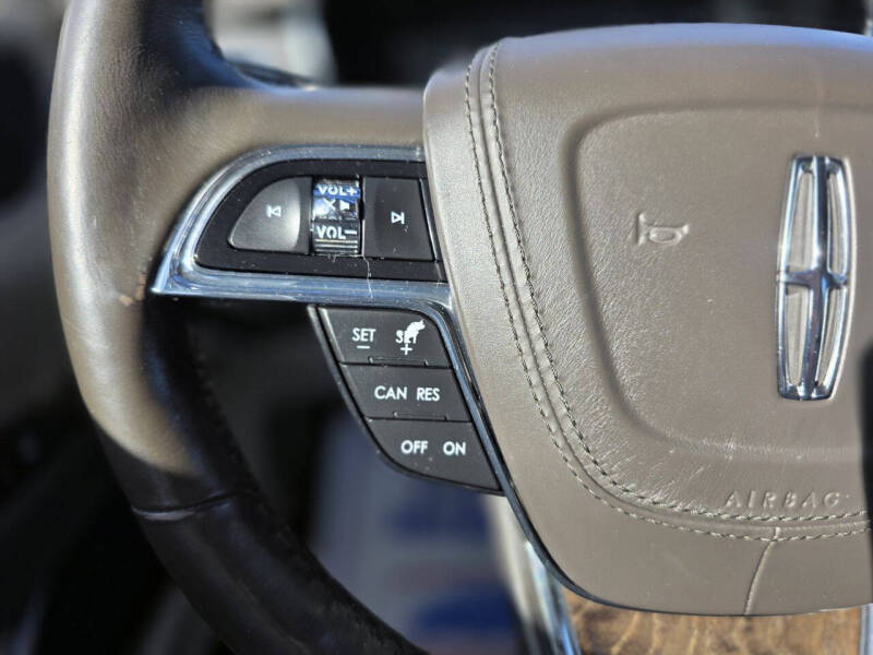 2017 Lincoln Continental Select