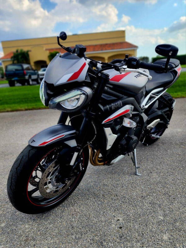 2022 Triumph STREET TRIPLE  R STD/LOW