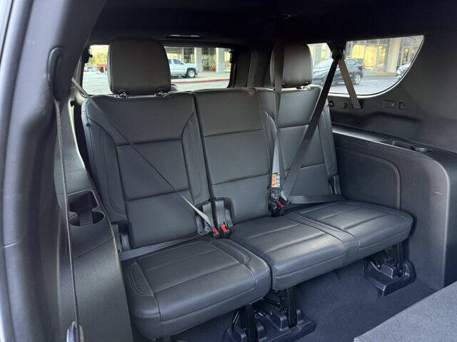 2025 Chevrolet Suburban LT