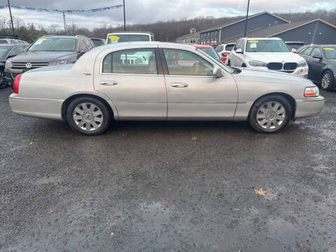 2005 Lincoln Town Car Signature Limited