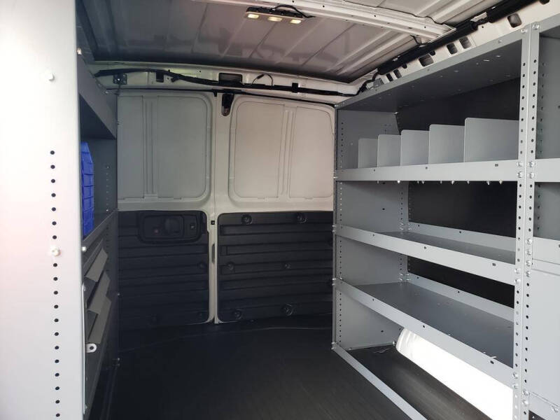 2025 Chevrolet Express 2500