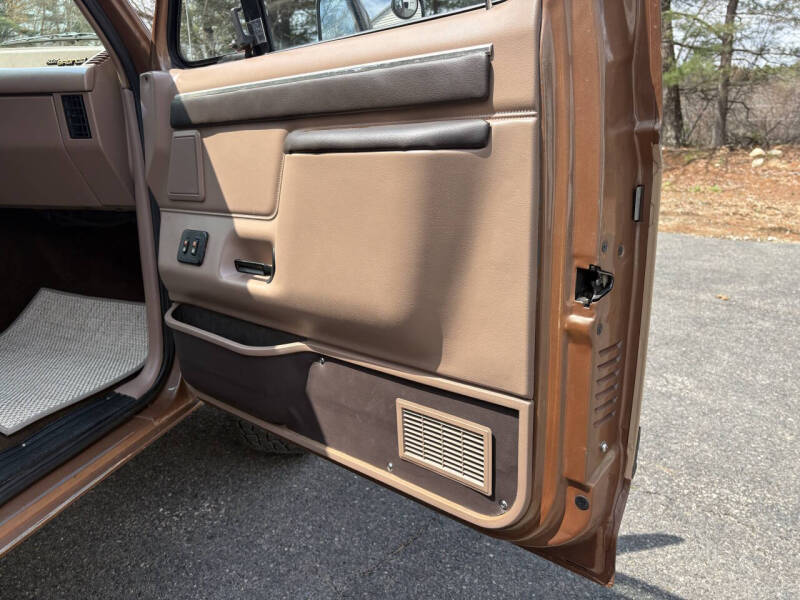 1987 Ford Bronco - Photo 23