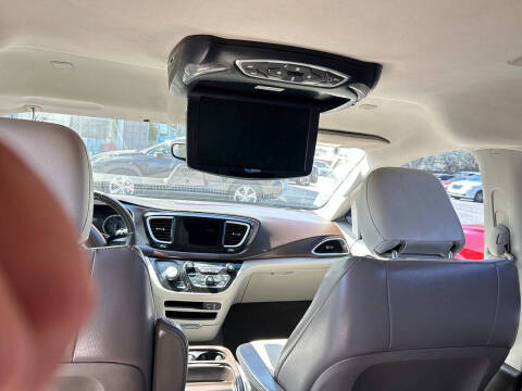 2017 Chrysler Pacifica Touring-L