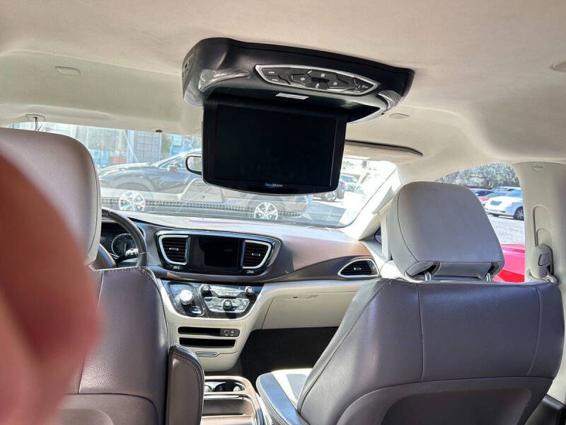 2017 Chrysler Pacifica Touring-L