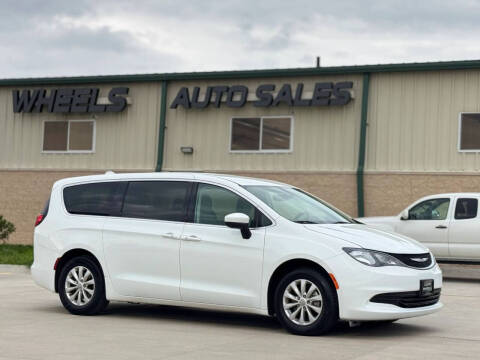 2017 Chrysler Pacifica Touring