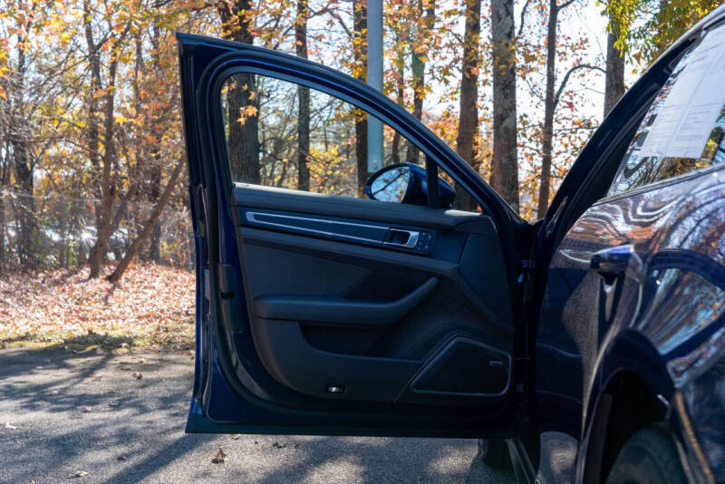 2023 Porsche Panamera Platinum Edition