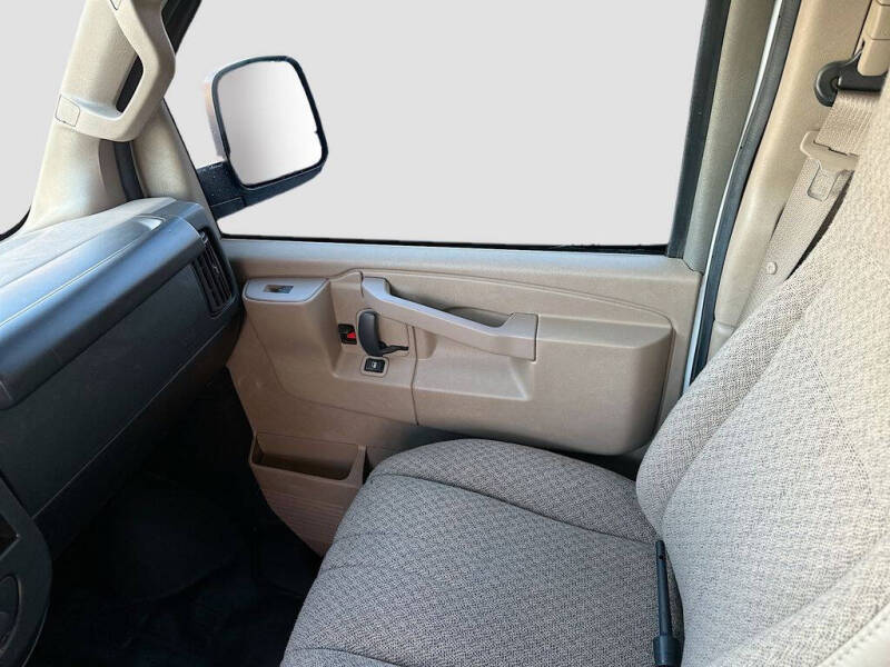 2023 Chevrolet Express 2500
