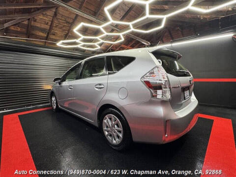 2014 Toyota Prius v Two