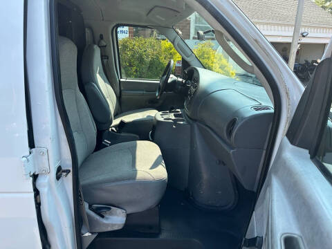 2003 Ford E-Series E-150 Base