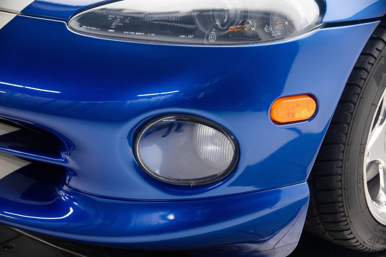 1997 Dodge Viper 36