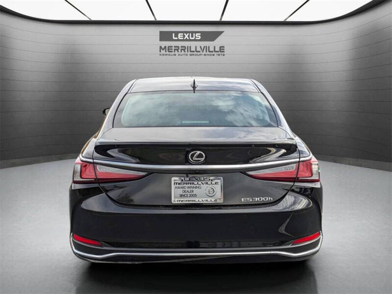 2025 Lexus ES 300h Luxury