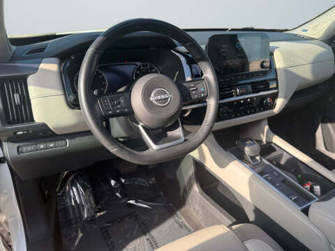 2022 Nissan Pathfinder SL