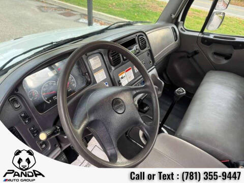 2012 Freightliner M2 106