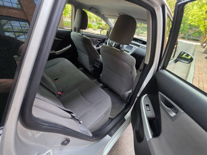 2012 Toyota Prius Plug-in Hybrid Advanced