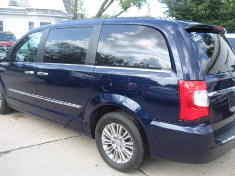 2016 Chrysler Town and Country Touring-L