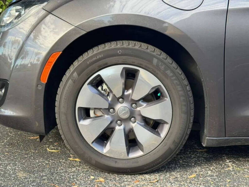 2018 Chrysler Pacifica Hybrid Limited