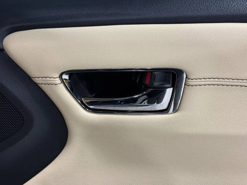 2018 Toyota Avalon Hybrid Limited