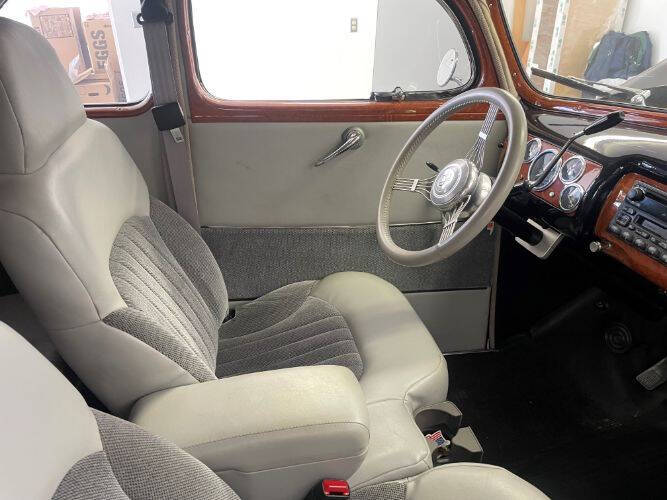 1940 Ford Deluxe
