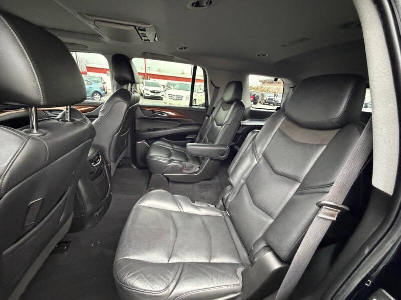 2017 Cadillac Escalade Luxury