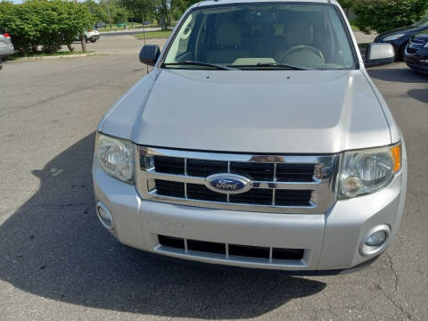 2009 Ford Escape for sale at A&Q Auto Sales & Repair in Westland MI