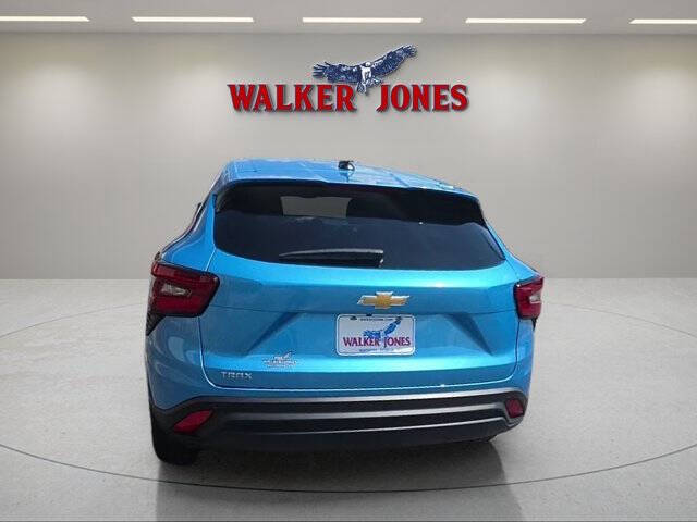 2025 Chevrolet Trax LS