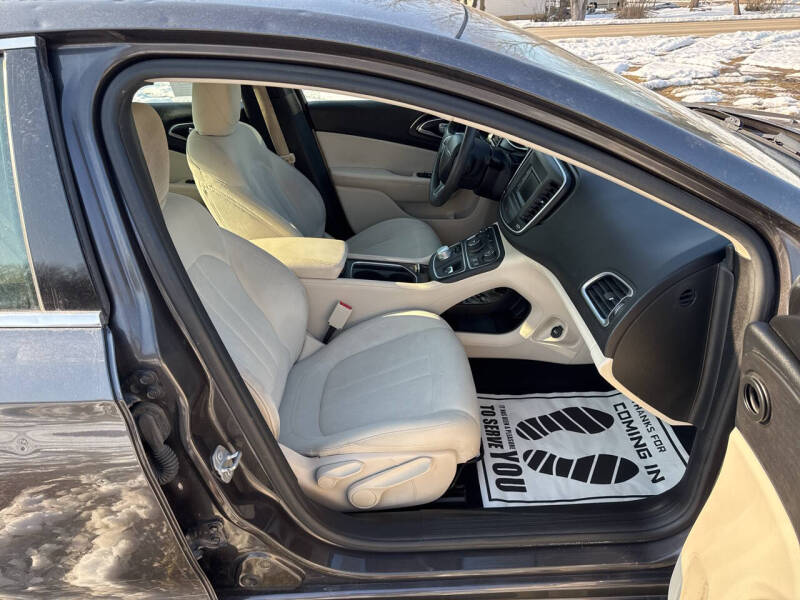 2016 Chrysler 200 Limited