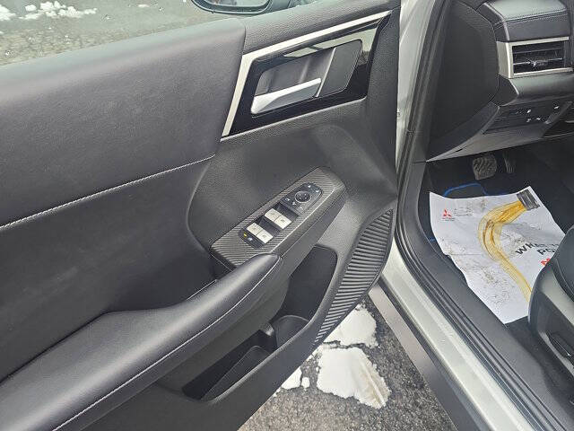 2024 Mitsubishi Outlander PHEV SE