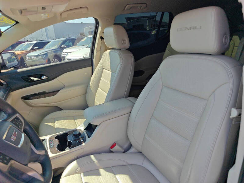 2023 GMC Acadia Denali
