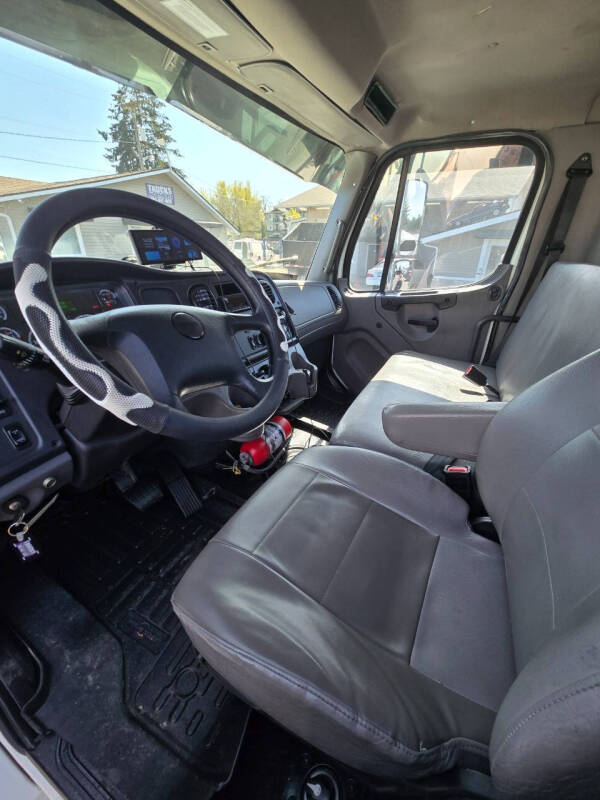 2020 Freightliner M2 106