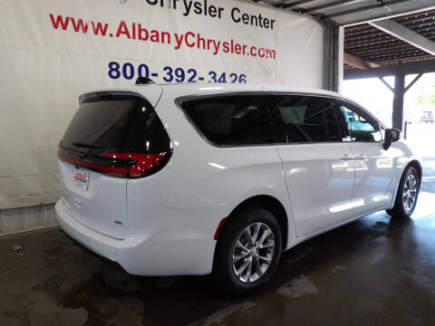 2027 Chrysler Pacifica Select