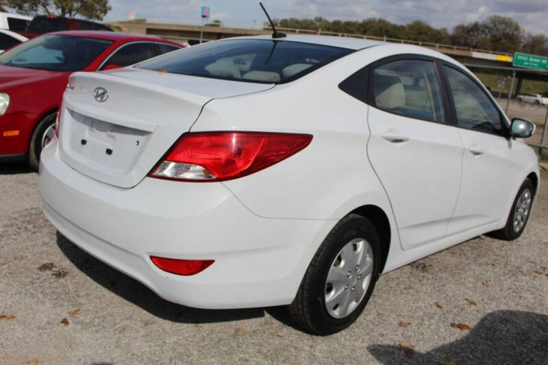 2017 Hyundai Accent SE photo 10