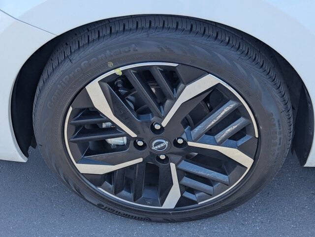 2025 Nissan Versa SR