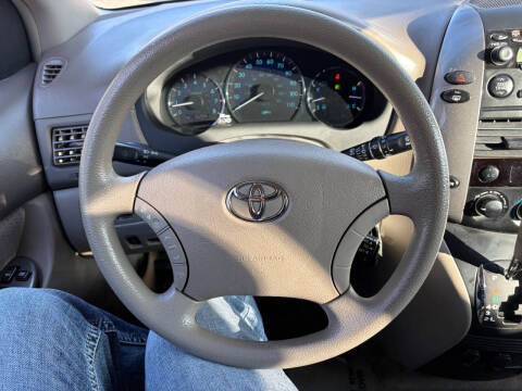 2009 Toyota Sienna LE 7-Passenger